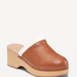 NWT OLD NAVY Faux-Leather Sherpa-Lined Clogs  Color: Cognac Brown